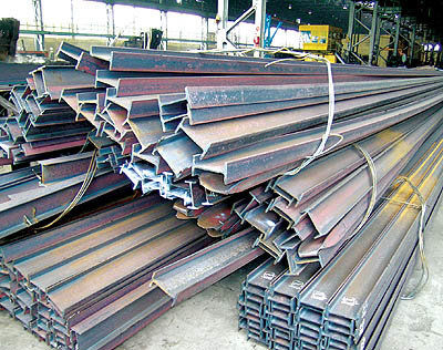 رشد منفی ۹ درصدی در تولید تیرآهن طی ۴ ماهه نخست امسال/ تولید میلگرد یک درصد کم شد