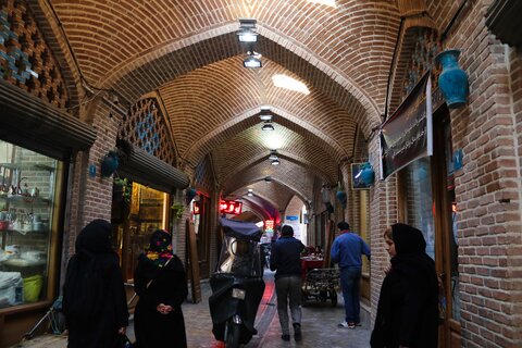 گشتی در بازار قدیمی تهران

عکس:مجتبی جهان بخش