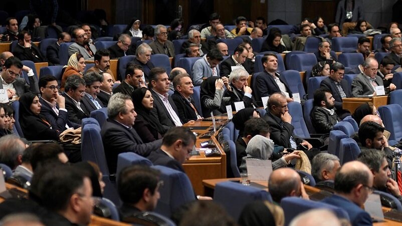 بخشنامه های خلق الساعه رانت ایجاد می کند