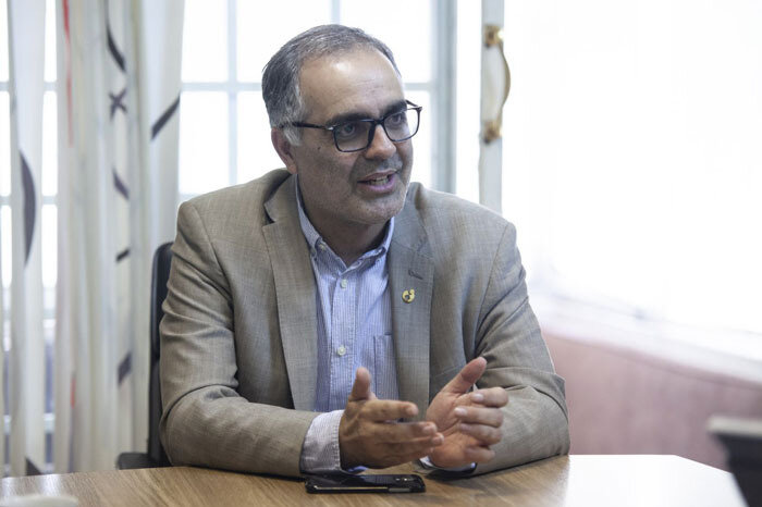 از خداوند متعال برای مردم سلامتی و شادی می‌خواهم