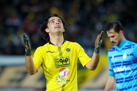 گلایه های بازیکن سپاهان از اتفاقات بازی پرسپولیس با حریفان