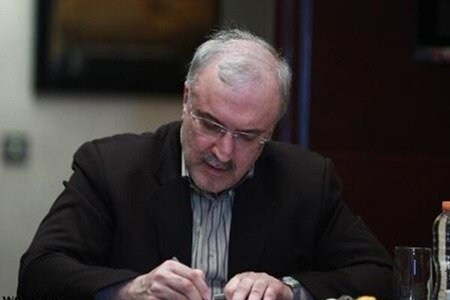 دستور وزیر بهداشت برای عزل و برخورد با سوءاستفاده‌ کنندگان واکسن کرونای پاکبانان آبادانی