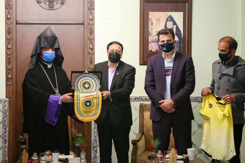 تبریک فرا رسیدن سال نوی میلادی به بازیکنان و مربیان خارجی باشگاه سپاهان