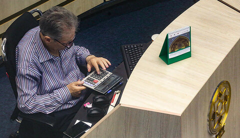 سبد سهام عدالت متنوع و مناسب است/ از فروش شتاب‌زده بپرهیزید