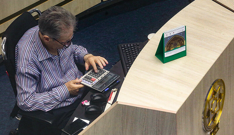 سبد سهام عدالت متنوع و مناسب است/ از فروش شتاب‌زده بپرهیزید