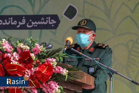 مراسم تشیع پیکرسرلشکر پاسدار شهید سید محمد حجازی در اصفهان

عکس:مجتبی جهان بخش