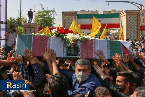 مراسم تشیع پیکرسرلشکر پاسدار شهید سید محمد حجازی در اصفهان

عکس:مجتبی جهان بخش