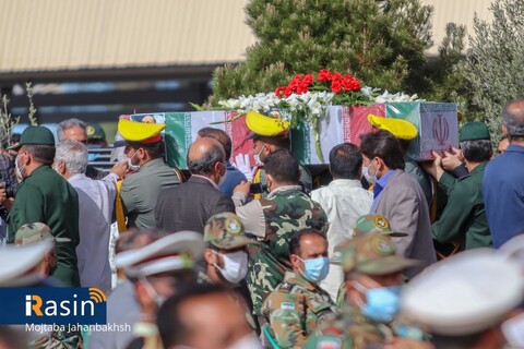 تشییع پیکر سردار شهید حجازی در دیار شهیدان/اصفهانی ها با زبان روزه سردار را بدرقه کردند