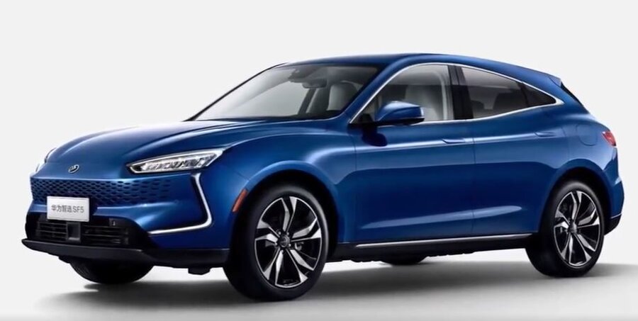 هوآوی از خودروی الکتریکی خود رونمایی کرد
