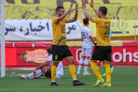 برد شیرین سپاهان مقابل مس رفسنجان در هفته بیست و سوم لیگ برتر فوتبال ایران عکس:مجتبی جهان بخش