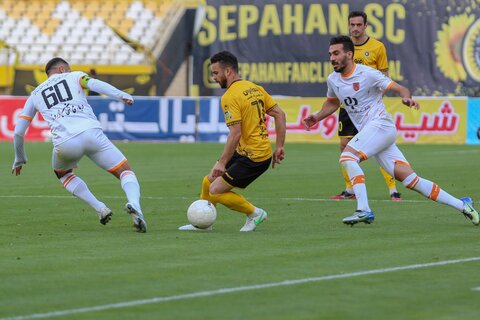 برد شیرین سپاهان مقابل مس رفسنجان در هفته بیست و سوم لیگ برتر فوتبال ایران عکس:مجتبی جهان بخش