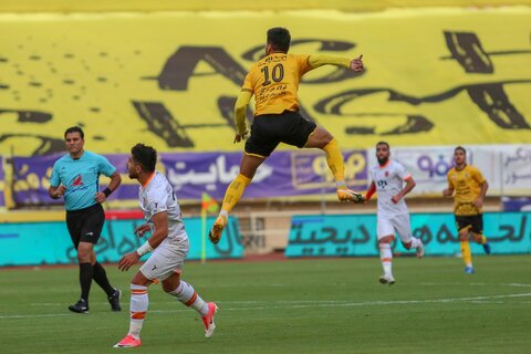 برد شیرین سپاهان مقابل مس رفسنجان در هفته بیست و سوم لیگ برتر فوتبال ایران عکس:مجتبی جهان بخش