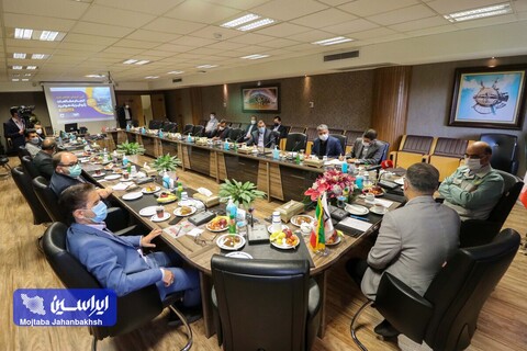 آیین امضای تفاهم ‎نامه سه جانبه انجام مطالعات ژئوفیزیک هوابرد استان اصفهان عکس:مجتبی جهان بخش