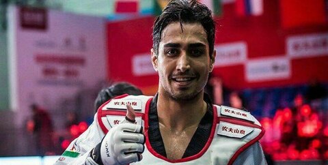 مدال طلای آسیا برگردن تکواندوکار شاهین شهری