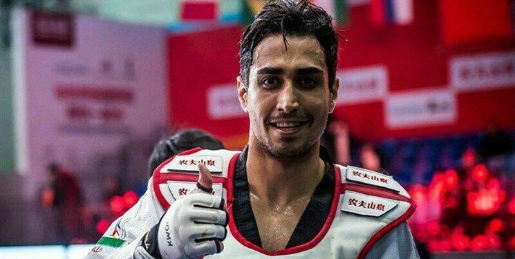 مدال طلای آسیا برگردن تکواندوکار شاهین شهری