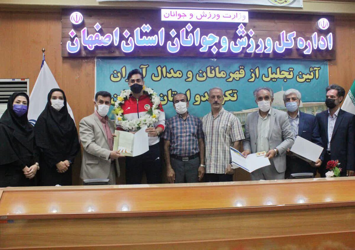 آئین تجلیل از قهرمانان و افتخارآفرینان تکواندو استان اصفهان