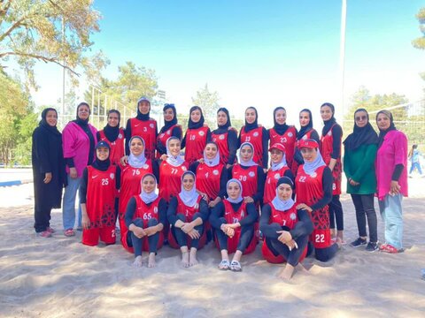 بانوان اصفهانی در فینال مسابقات هندبال ساحلی کشور