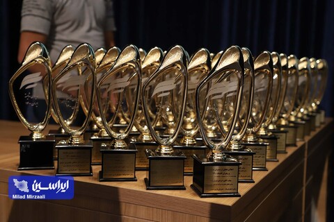 تجلیل از مدیرعاملان شرکت فولاد مبارکه و ذوب‌آهن به عنوان مدیران شایسته ایران ۱۴۰۰