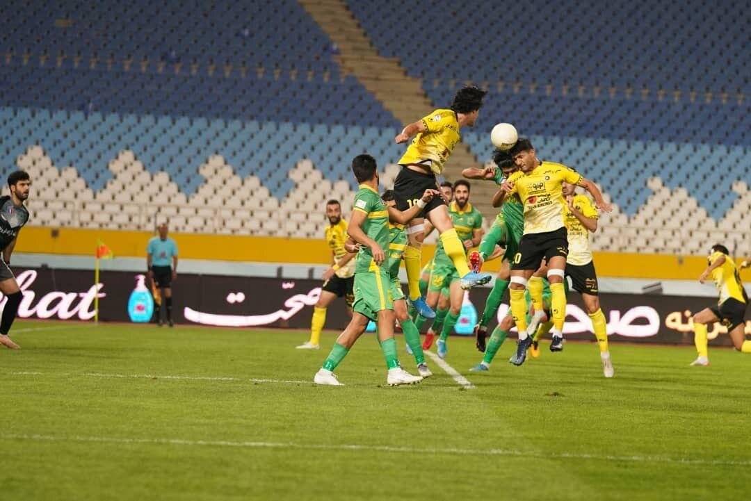 طلایی پوشان اصفهانی منتظر لغزش پرسپولیس