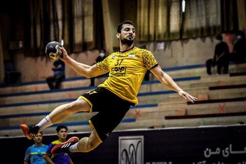 سپاهان گام اول را محکم برداشت/ نفت و گاز گچساران 25- فولاد مبارکه سپاهان 32