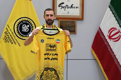 خلعت آقای گل در سپاهان ماند