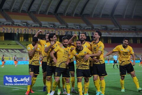 طلایی‌پوشان در تعقیب قرمزهای پایتخت/ پرسپولیس با پیروزی آغاز کرد