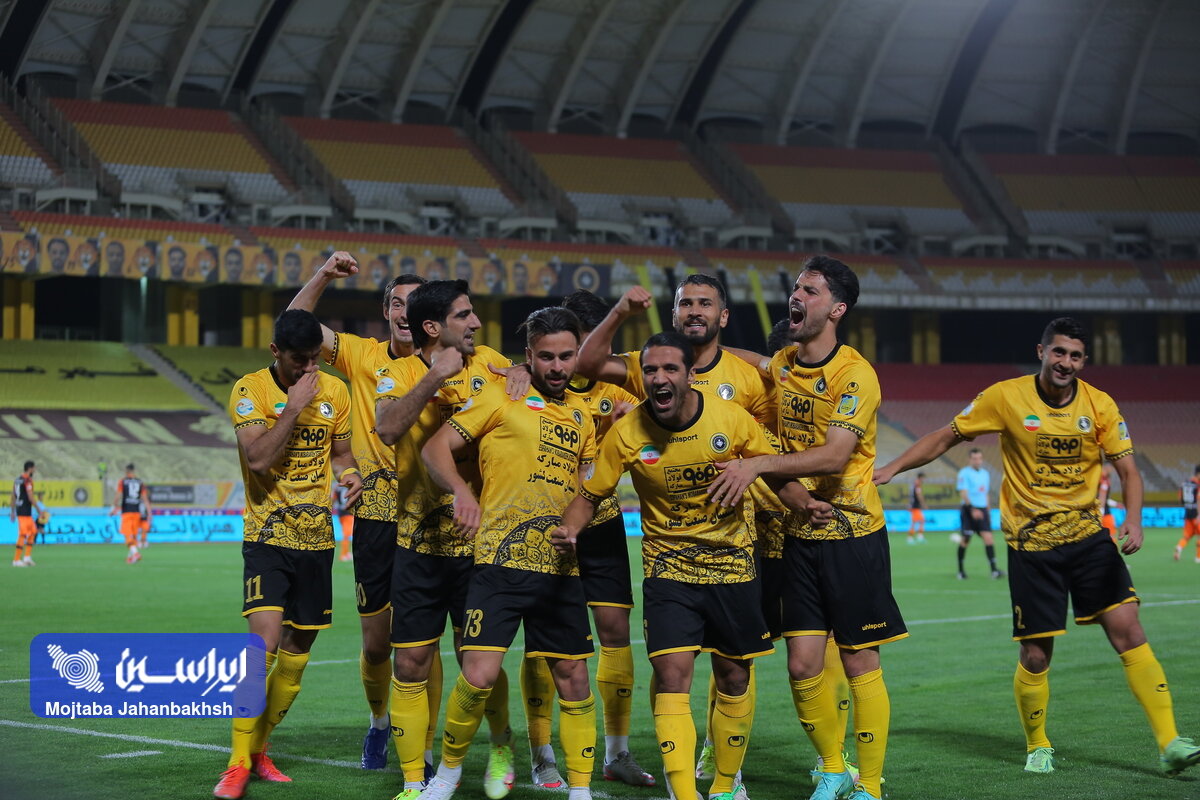 طلایی‌پوشان در تعقیب قرمزهای پایتخت/ پرسپولیس با پیروزی آغاز کرد