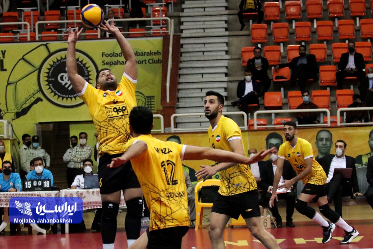 قطار پیروزی سپاهان توقف ندارد/ صدرنشینی متداوم طلایی پوشان