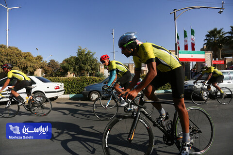 رکاب‌زنی تیم دوچرخه‌سواری سپاهان از گلستان شهدای اصفهان
