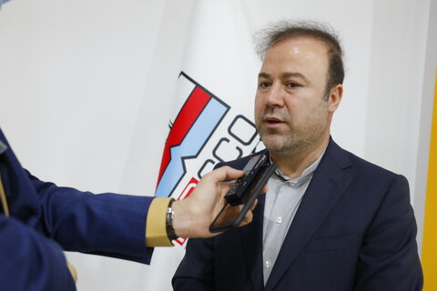 اعطای لوح زرین مدیر حامی روابط عمومی و مسئولیت‌های اجتماعی به مدیرعامل شرکت فولاد هرمزگان 