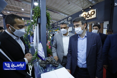 بازدید دستیار ویژه وزیر صمت از غرفه گروه فولاد مبارکه در نمایشگاه ایران‌متافو