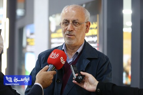 بازدید رئیس کمیسیون صنایع و معادن مجلس شورای اسلامی از غرفه گروه فولاد مبارکه