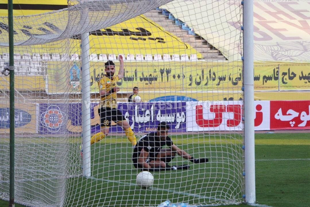 شیرهای زرد با شکست نفت به صدر رفتند