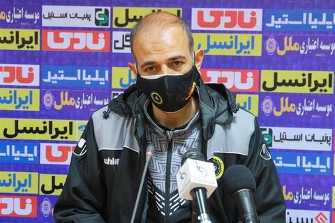 نویدکیا: سپاهان بلاتکلیف است و در حق این تیم اجحاف می‌شود