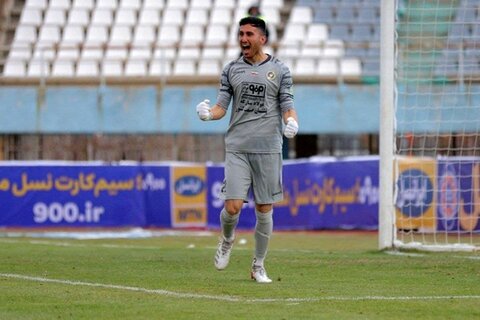 من یک گلر پنالتی گیر هستم