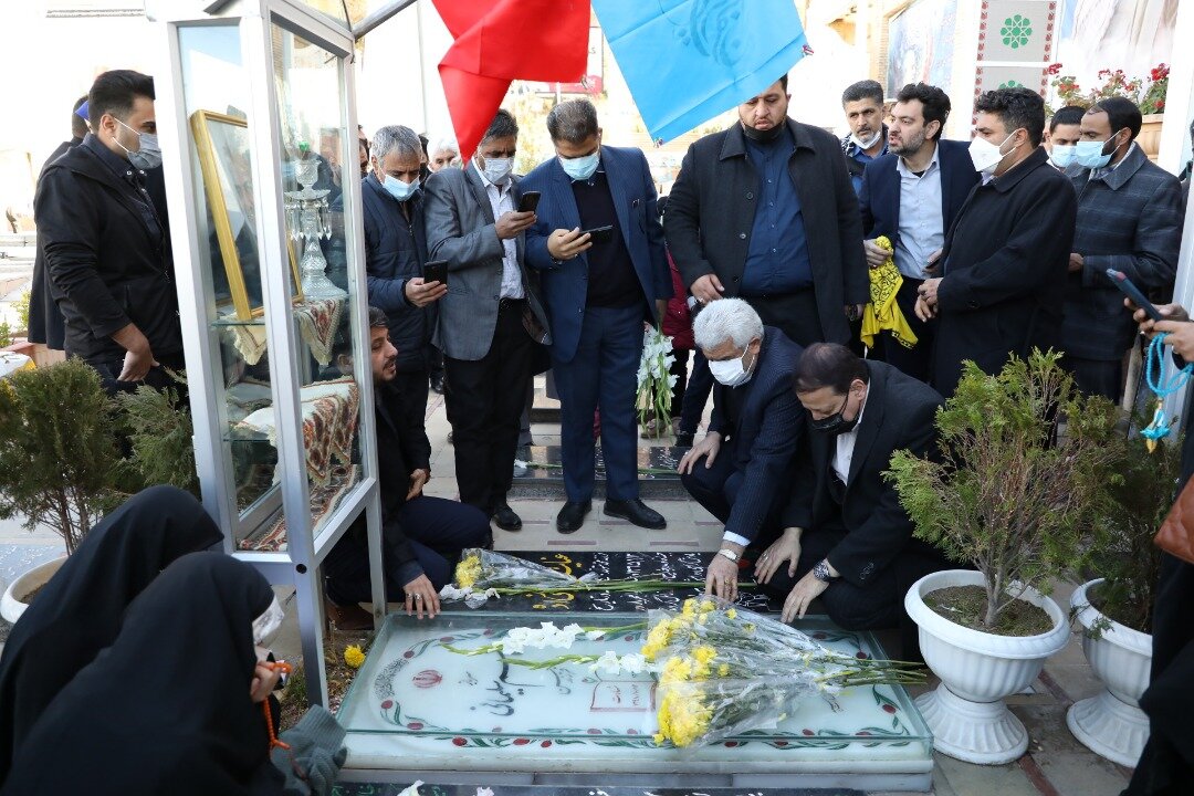 تجدید میثاق مدیرعامل باشگاه فولاد مبارکه سپاهان با آرمان‌های امام و شهدا