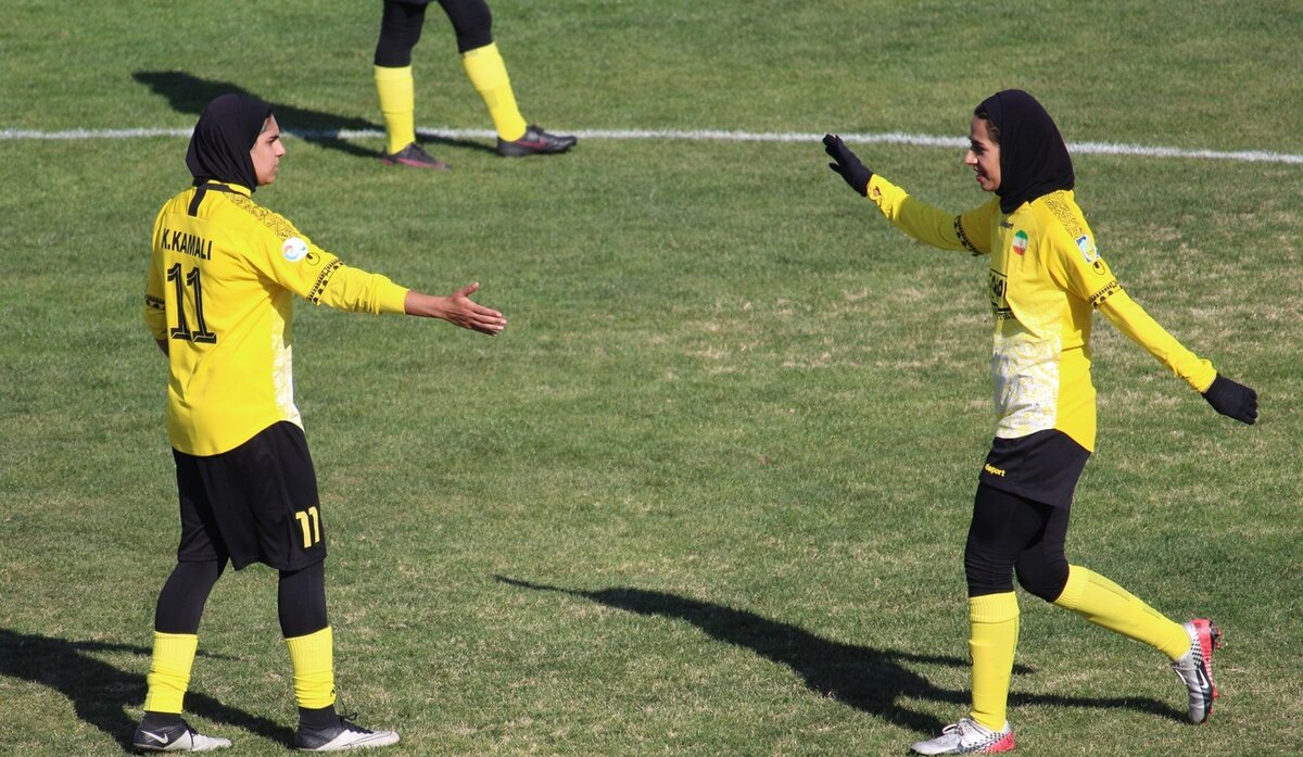 ذوب‌آهن صفر _ سپاهان یک/ پیروزی طلایی‌پوشان در دربی اصفهان