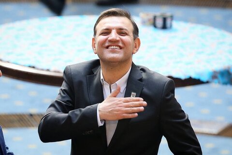 سایه روشن‌های عزیزی خادم/ از خوبان عالم تا برکناری