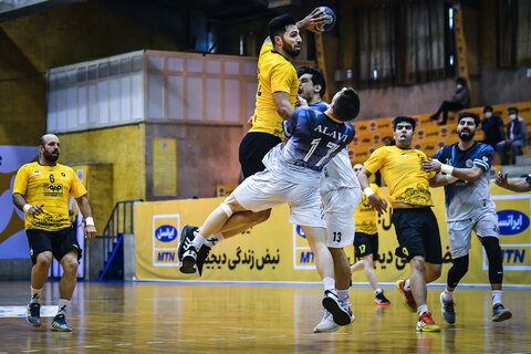 سپاهان ۴۰ _ رعد پدافند آمل ۲۵/ معرفی صدرنشین جدید لیگ