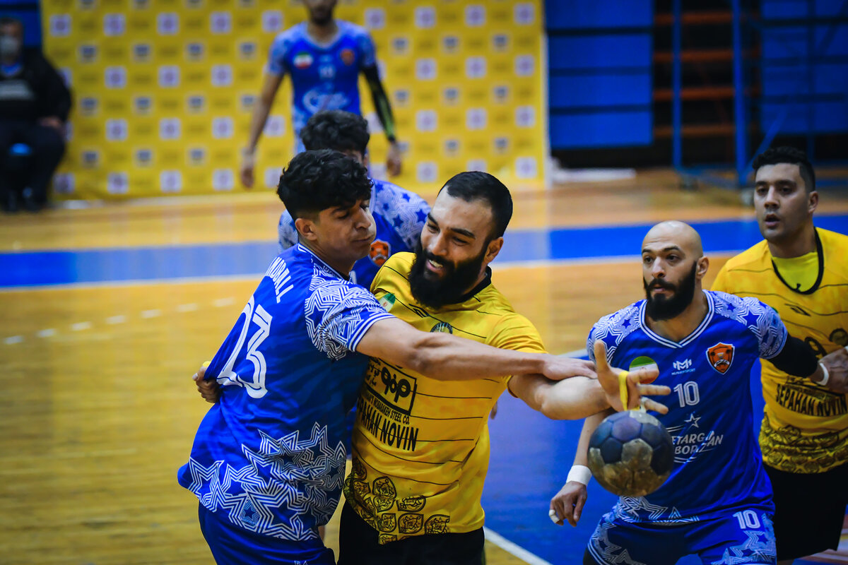 سپاهان نوین ۲۷ _ نفت گچساران ۲۵/ پیروزی برای پلی‌آف