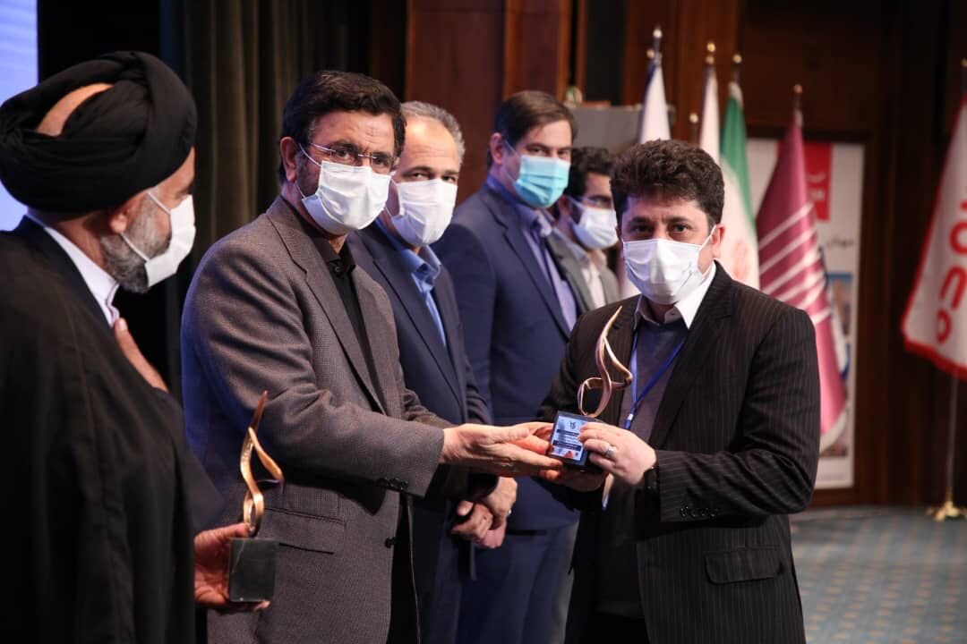 اهدای نشان لیاقت مدیریت ایران به مدیرعامل فولاد هرمزگان