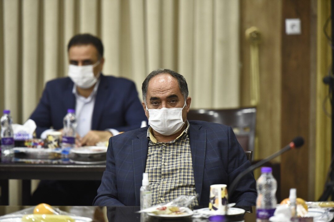 ورق فولادی در بورس به دست مصرف کننده نمی‌رسد