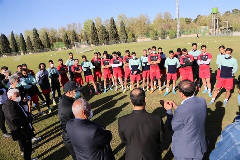 بازدید سرپرست مدیریت عامل ذوب آهن اصفهان از تمرینات تیم فوتبال و بسکتبال باشگاه