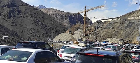 ترافیک در محور چالوس/ جاده چالوس تا نیمه فروردین‌ماه یک طرفه شد