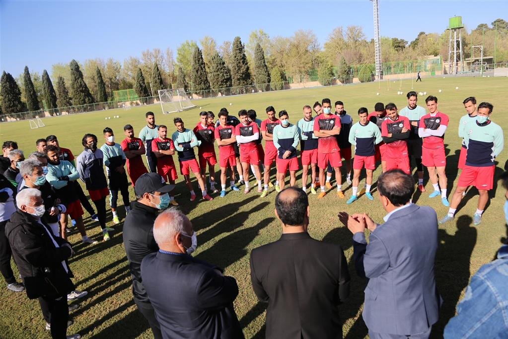 بازدید سرپرست مدیریت عامل ذوب آهن اصفهان از تمرینات تیم فوتبال و بسکتبال باشگاه

