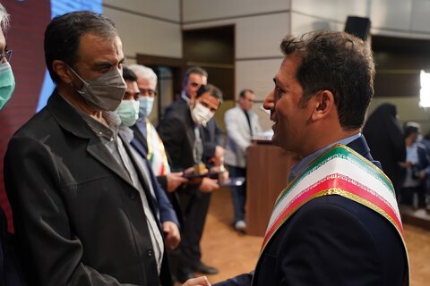 فولاد تاراز به عنوان یکی از صنعتگران برتر استان چهارمحال و بختیاری شناخته شد