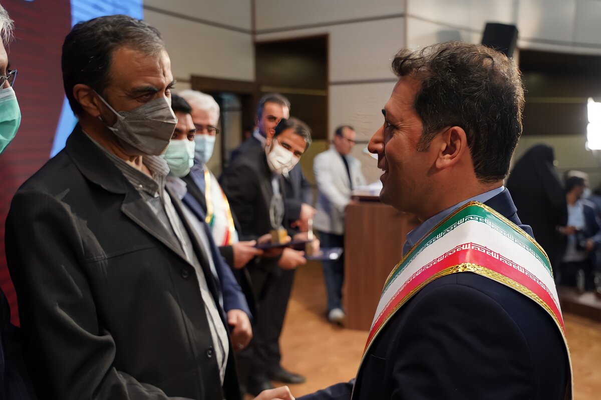 فولاد تاراز به عنوان یکی از صنعتگران برتر استان چهارمحال و بختیاری شناخته شد