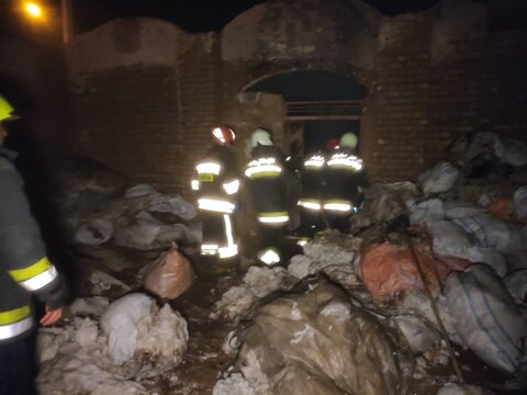 آتش سوزی در کارخانه پنبه در کمربندی شهرک صنعتی جی