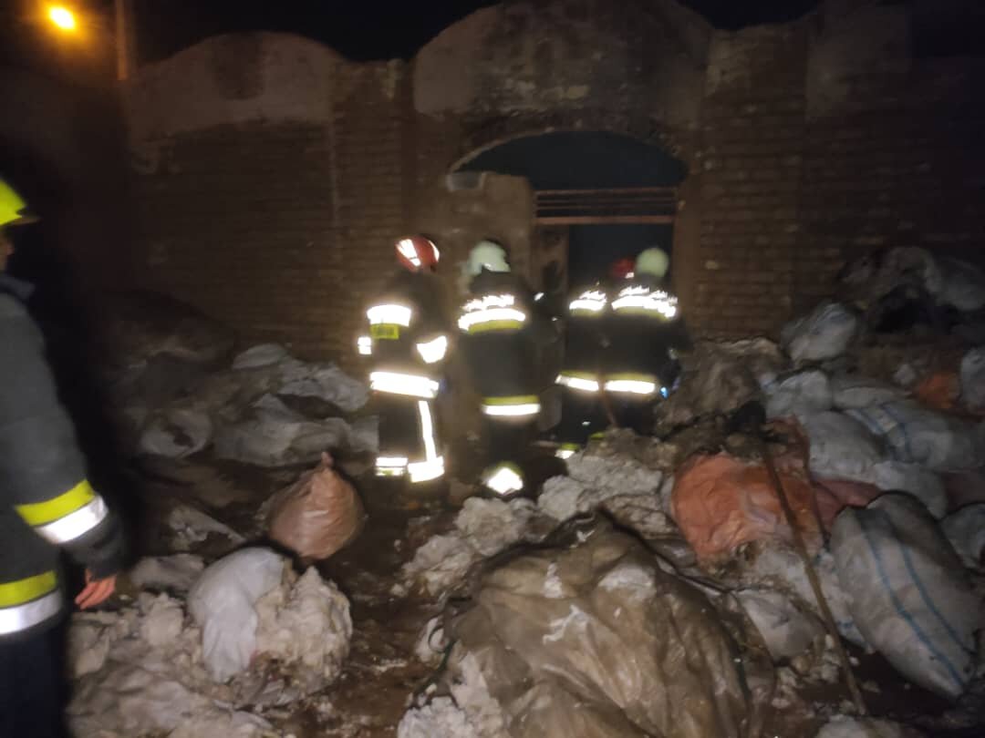 آتش سوزی در کارخانه پنبه در کمربندی شهرک صنعتی جی