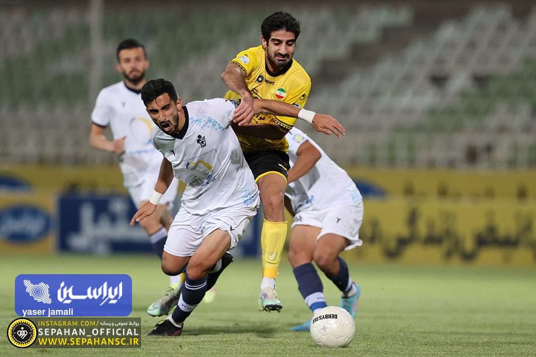 هر تیم لیگ برتری می‌تواند شش بازیکن خارجی جذب کند